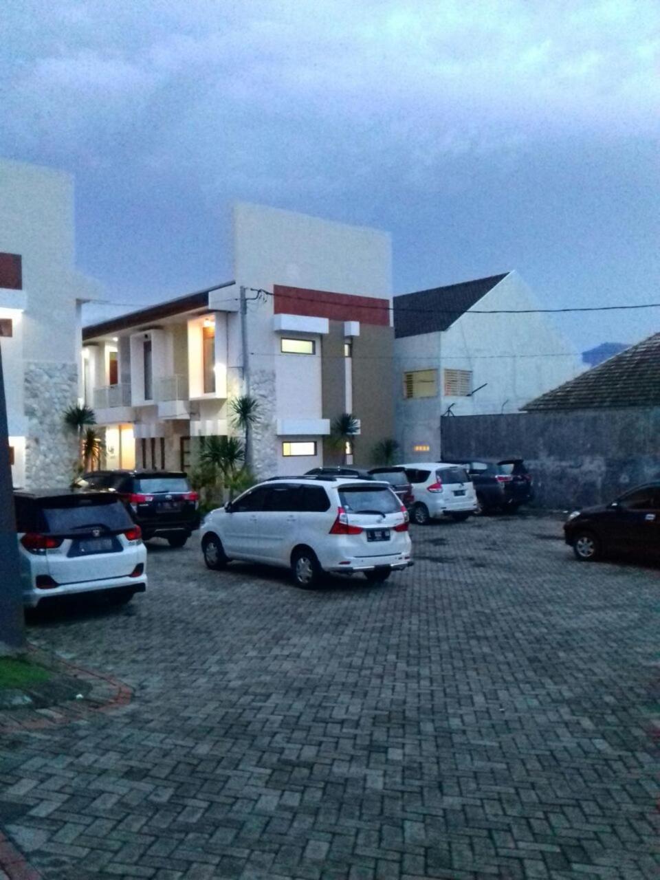 Villa Town House Batu Бату Экстерьер фото
